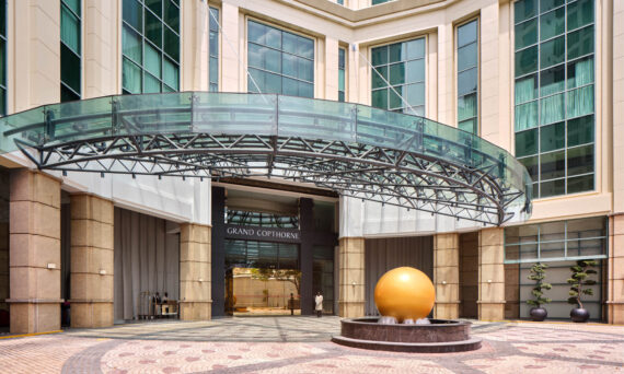 Grand-Copthorne-Waterfront-Hotel-Singapore-Hotel-Entrance